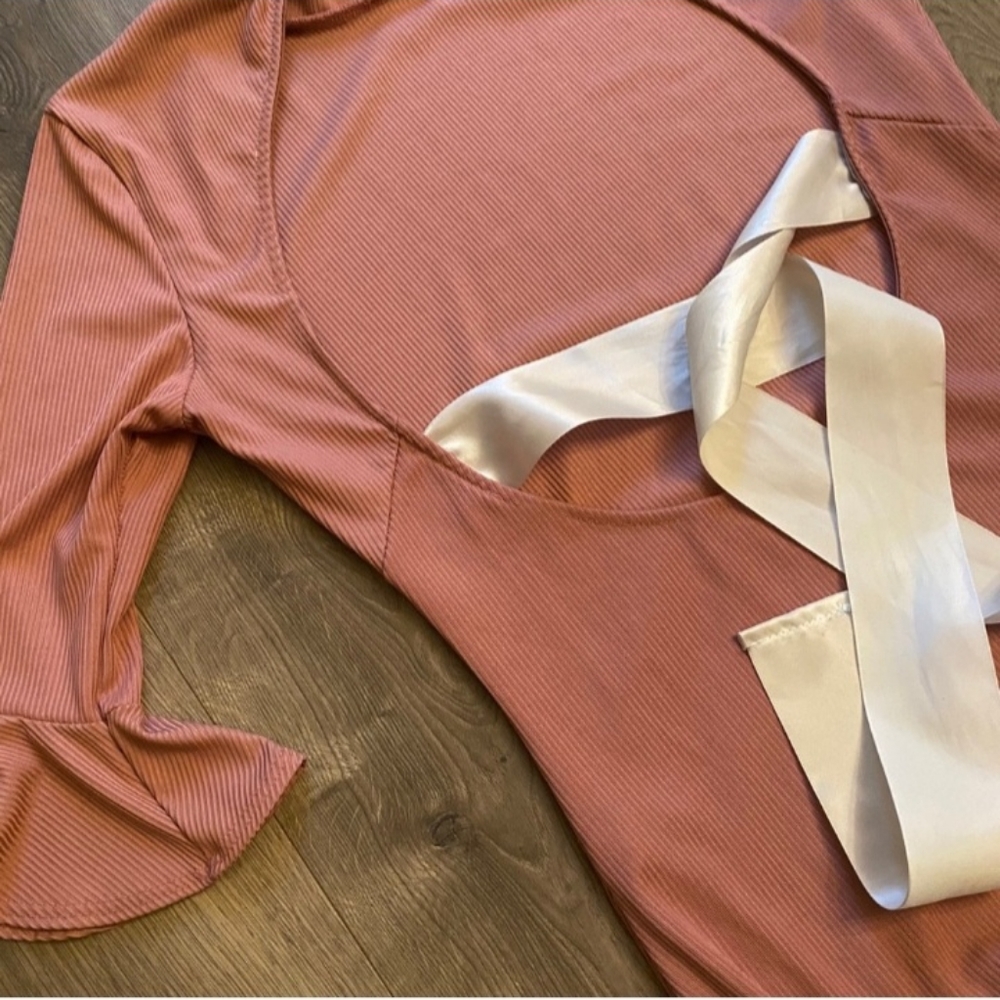 Timing Open Back Bodysuit - Picture 3 of 9
